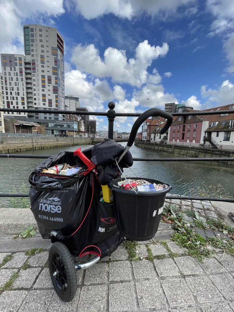 Just finished counting today’s batch of #cigarettebutts and I’ve cracked the 990,000 milestone! Less than 10,000 to collect to reach 1 million butts collected off the streets of #Ipswich. Sooooo close now!! 🚬🚯🗑💚🌍 #1millionbutts #blitzthebutt #smokinglitter
