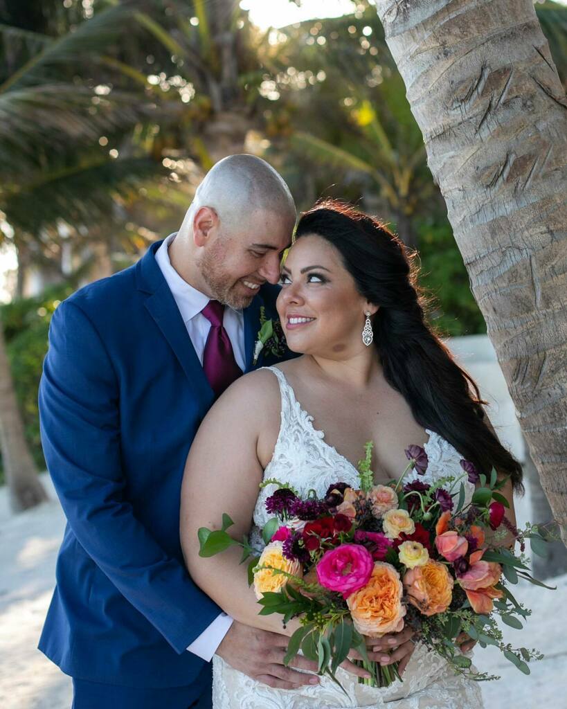 FunSunWeddings's tweet photo. Maria &amp; Ben love THREE THINGS ➡️⠀
⠀
1. They ❤️ to travel!⠀
⠀
2. They ❤️ Mexico!⠀
⠀
3. They ❤️ the beach!⠀
⠀
So what better way to start their adventure as husband and wife than with a destination wedding at a stunning beachfront villa in the Rivi… https://t.co/rNCEAoHqmA https://t.co/xQhowZYVAA