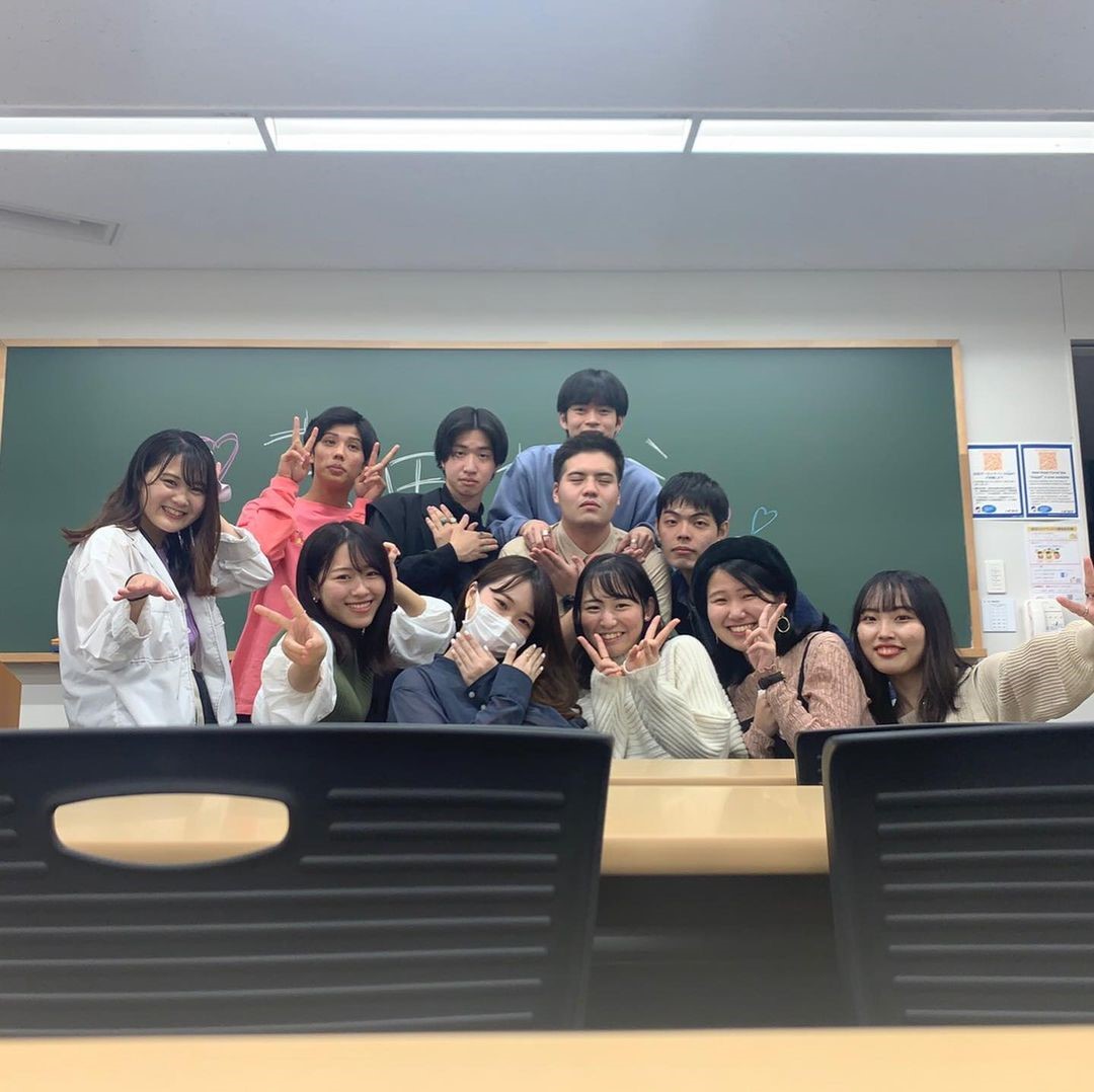 法政大学経営学部 on Twitter 