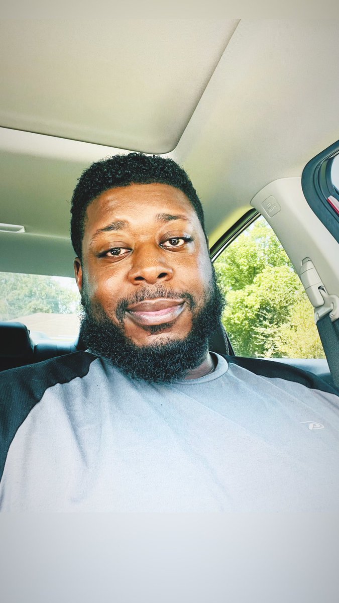 BlackNerd1890's tweet photo. Smiling is an everyday necessity,
No matter what!!!! Do what you have to, to keep your smile and your peace, no matter what!!! #haveagreatday #tuesdayvibes #smoothietime #dailyouting #beardedgent #smilemore https://t.co/MsbVykfnex