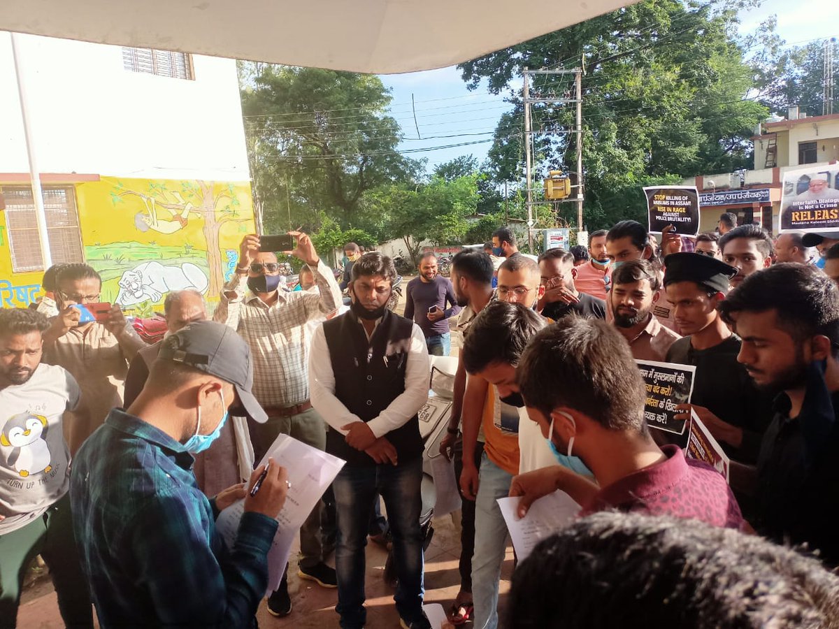 siompez's tweet photo. असम में हुई राज्य प्रायोजित बर्बरता और मौलाना कलीम सिद्दीकी की अवैध गिरफ्तारी के विरोध में SIO सिवनी युनिट ने विरोध दर्ज किया एंव सिवनी कलेक्टर को ज्ञापन सोंपा।

#AssamHorror
#WeAreAllMoinulHaque
#MuslimLivesMatter
#releaseMaulanaKaleemSiddiqui
#siompez https://t.co/m5racUM75u