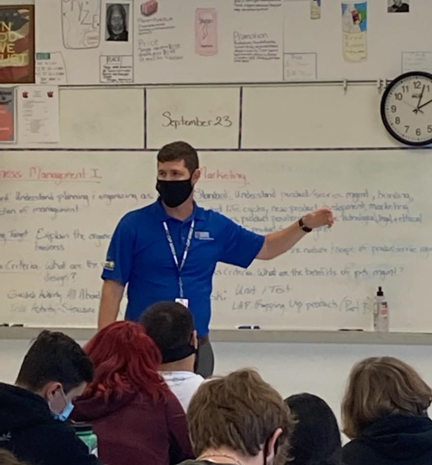 LincolnCTE's tweet photo. Thank you, Justin Derham, from Universal Technical Institute, for sharing with our Business and Marketing students what UTI has to offer. #westisbest #nascartech #LCSCTE #CTEforNC https://t.co/lbJYcI7OdP