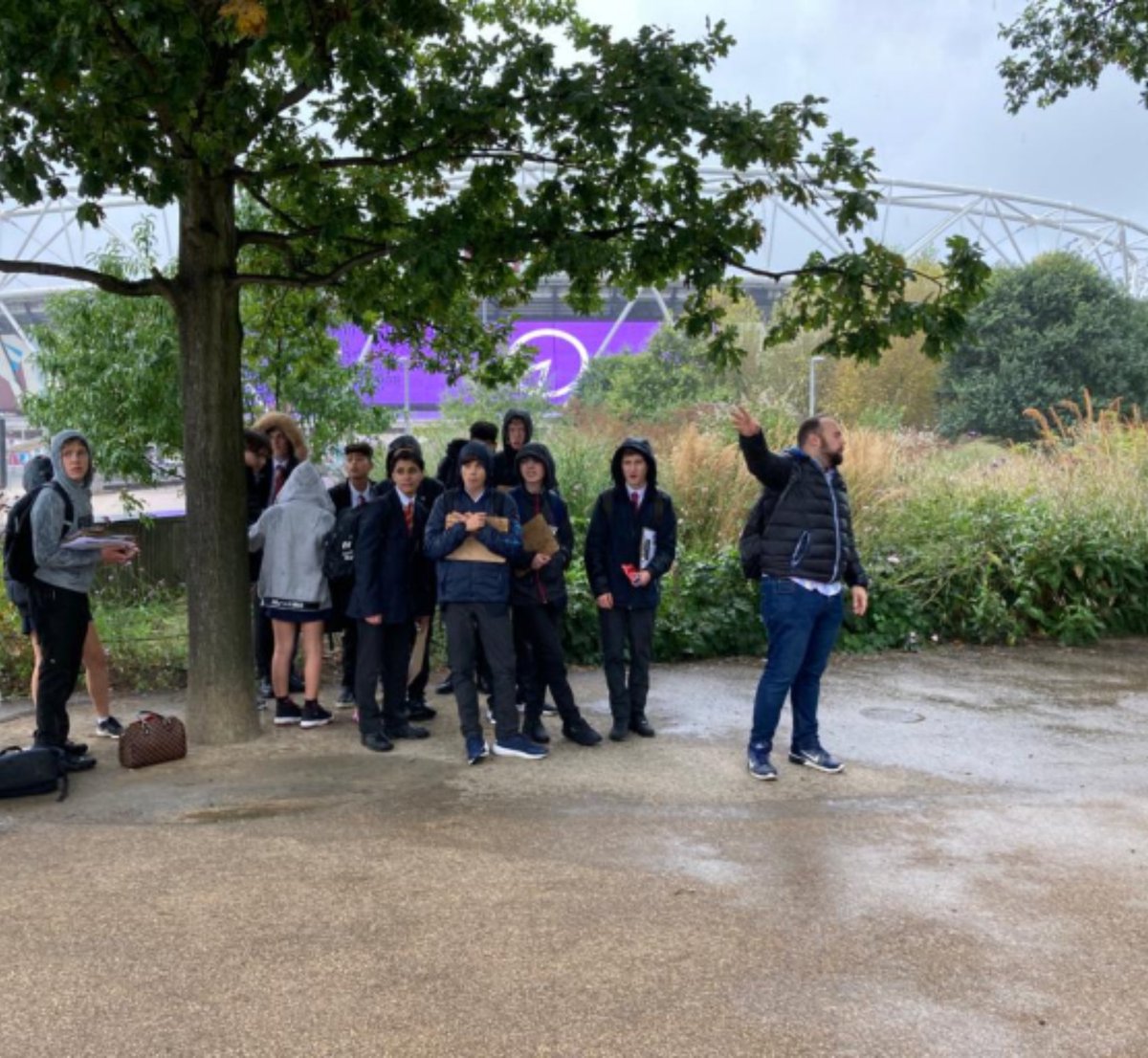 GeographyCds's tweet image. The year 10s enjoyed a great learning experience at The Elizabeth Park today, assessing the impact of regeneration. It was good to get out again @RGS_IBG @Edexcel_Geog @RGS_IBGschools @noordinarypark @londonlegacy #toocoolforschool #geography #fieldtrip