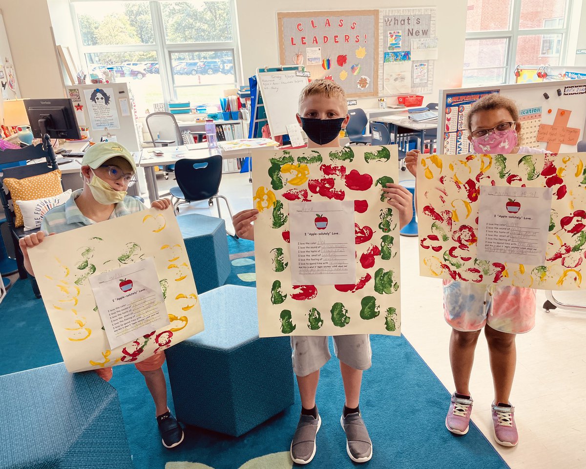 MsBeccaSLP's tweet photo. What “apple-solutely” hard workers we found in 4th grade this afternoon! Crafting and writing and language all in one! @KEiskamp @OTCConway #EWISPride https://t.co/6w4Dojv8mW