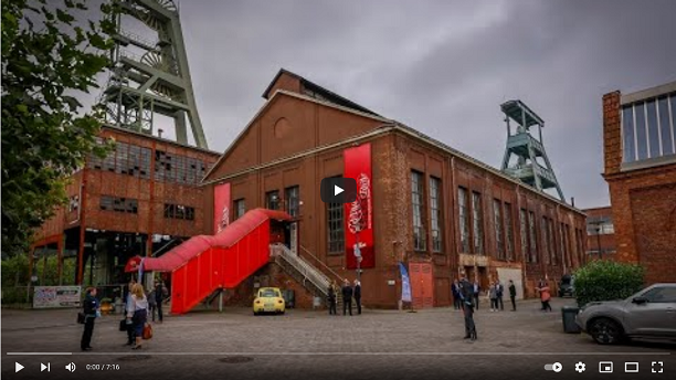 EW_Redaktion's tweet photo. Kennen Sie schon das Video zum #ForumElektroWirtschaft? 
Lassen Sie den Tag mit uns Revue passieren: 
https://t.co/7p8OPwlnOp
#BuschJaeger @AdalbertNeumann @hagergroup @Albrecht_JUNG @SchneiderElecDE @OBOBettermann @henselelectric 
#ForumEW21 https://t.co/JI5f2Unp9w
