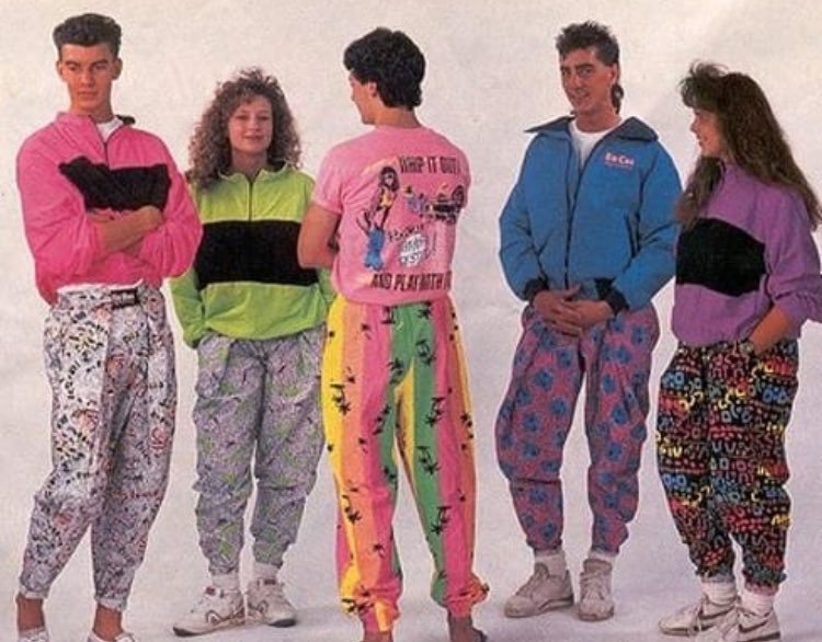 تويتر \ 🎄Lady على تويتر: "Esta ropa no era 90's o solo a mi me así de ridícula? Mameluco de jean, musculosa blanca y zapatillas blancas son muy 90's