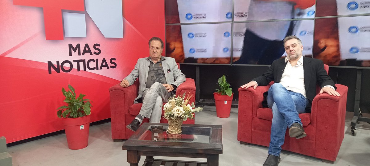 MasNoticiasTuc's tweet photo. En minutos entrevista en @america_tucuman @FedHoffmann y el Dr Diego Colombo abogado de la familia de #SergioDenis 

#NoFueUnAccidente #JusticiaPorSergioDenis https://t.co/njpydttVak