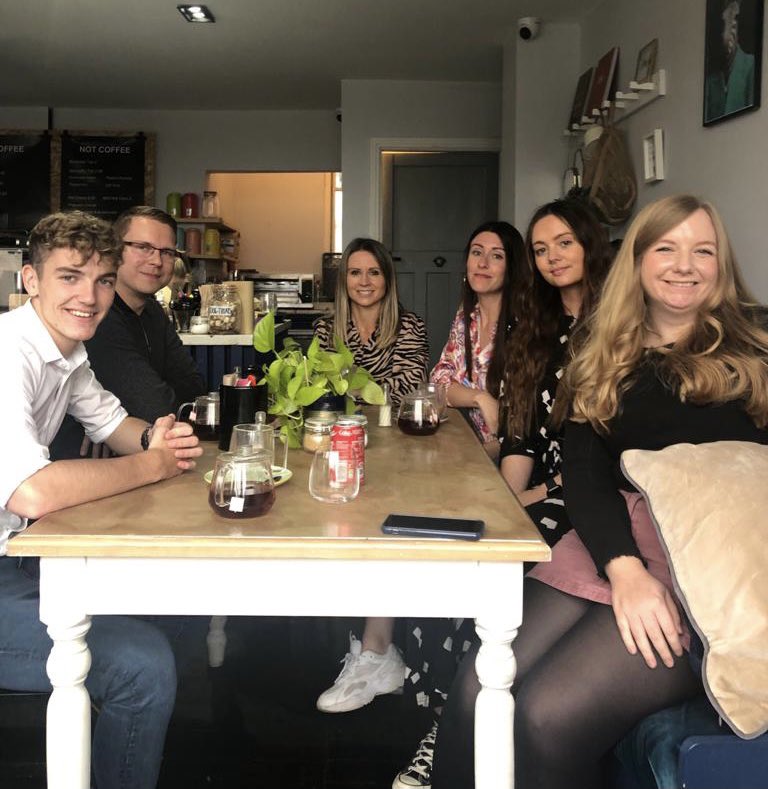 EntyceCreative's tweet photo. Team lunch at the local! 🥯🥓☕️

#marketingteam #gingermonkey #chester https://t.co/loLg1dvGJU