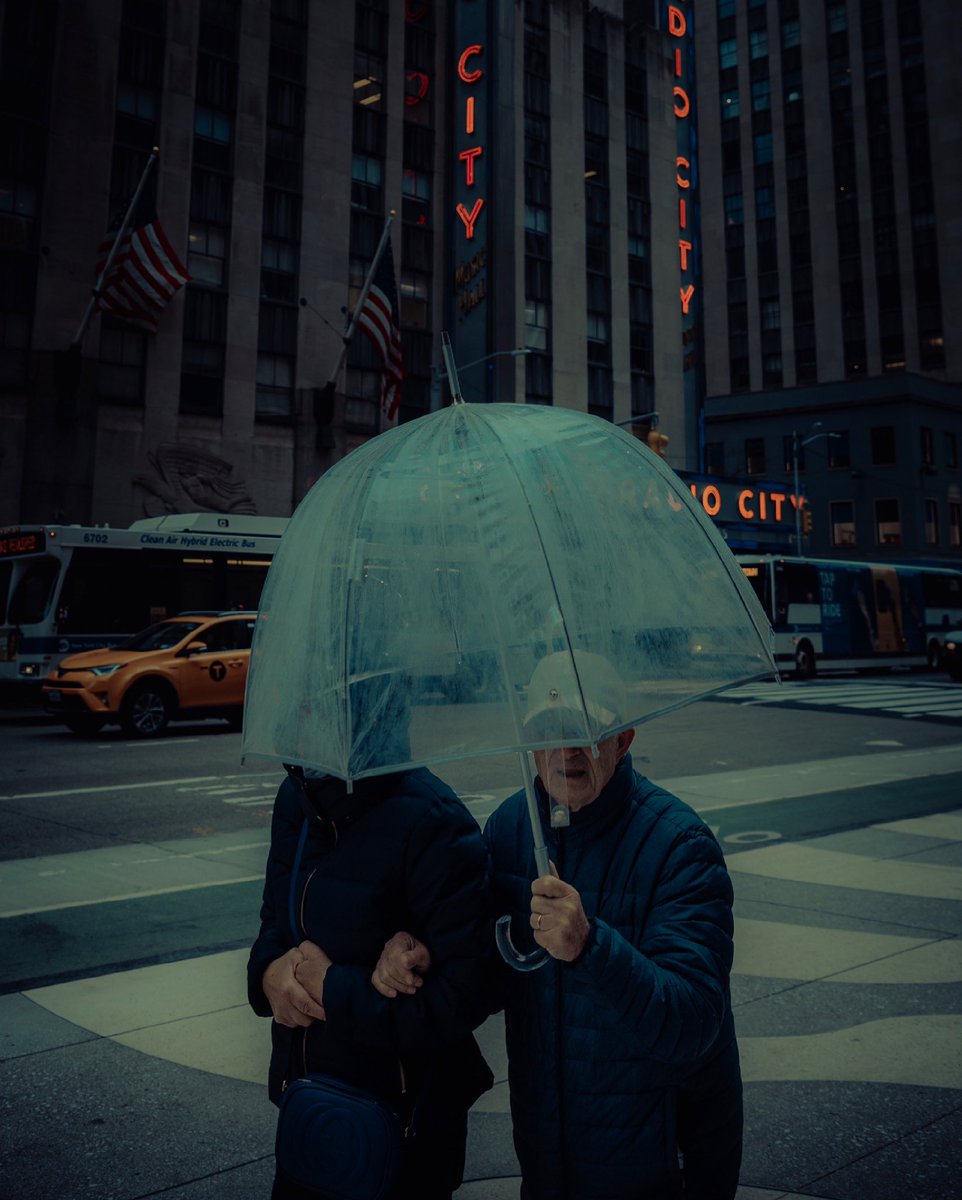 benjlocks's tweet photo. NYC ☔️ // #streetphoto #nyc https://t.co/whT4PLEmlH