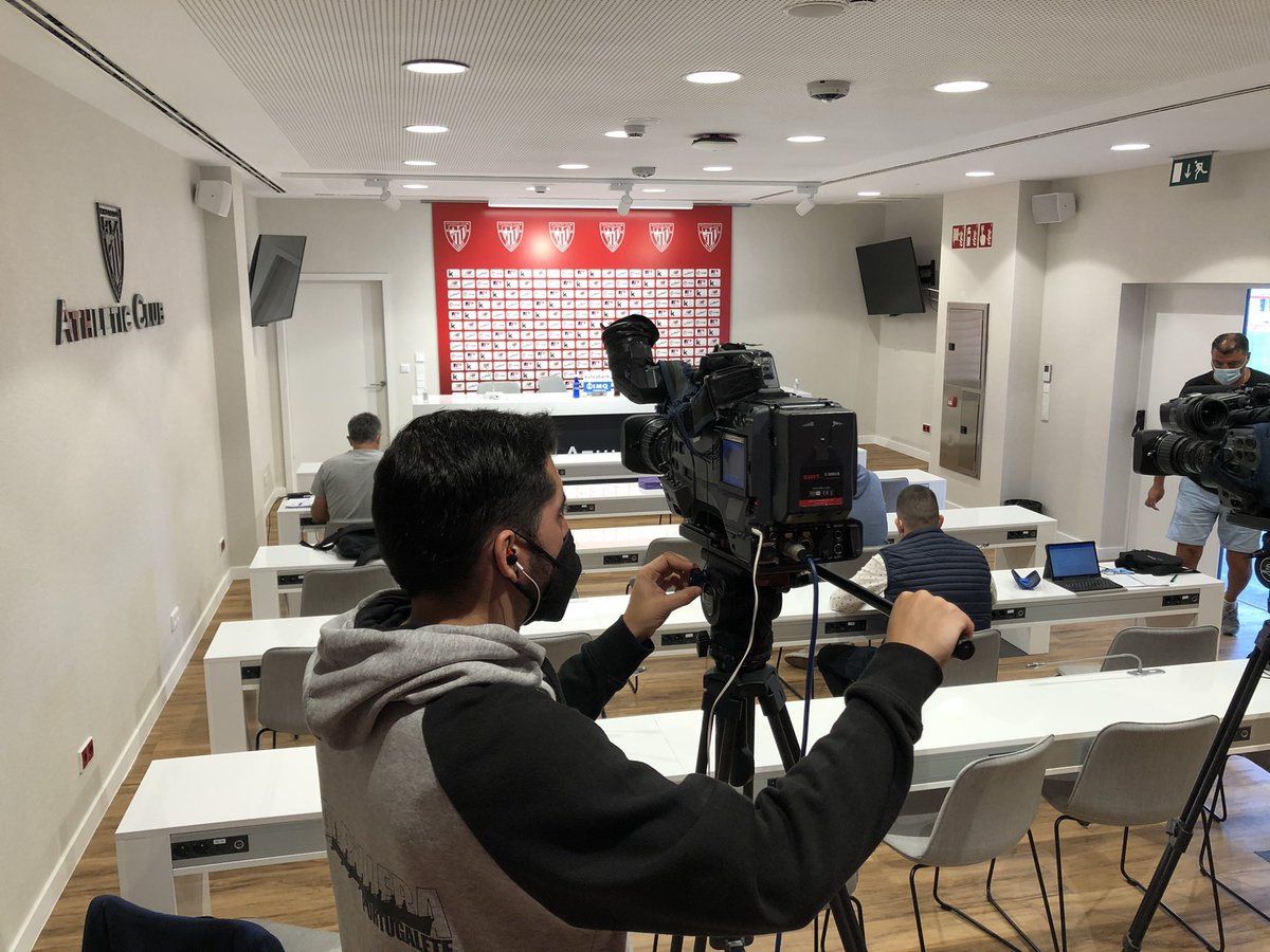maialenlrrng's tweet photo. Primera rueda de prensa de @willliamsssnico con @jonreedrap 
#Athletic #Lezama https://t.co/6O4jJDJvl3