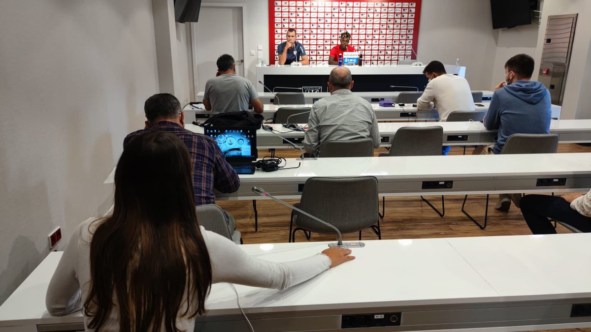maialenlrrng's tweet photo. Primera rueda de prensa de @willliamsssnico con @jonreedrap 
#Athletic #Lezama https://t.co/6O4jJDJvl3