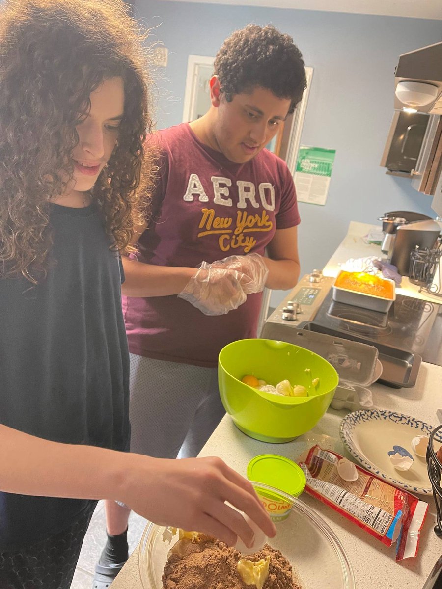 AndersonAutism's tweet photo. Pine guys practice kitchen skills and enjoy the results! #Autism #1in54 #KitchenSkills https://t.co/gpDcd5hReZ