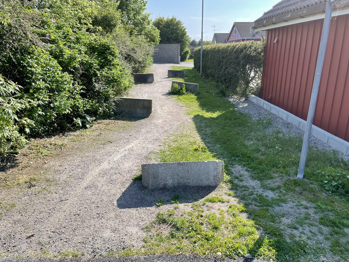 syklist_r's tweet photo. @hakommune 🤷♂️ 🤦♂️ ffs #myketrafikanter #sikkerhet #kompetanse #tryggtrafikk https://t.co/YgSIUcvWze