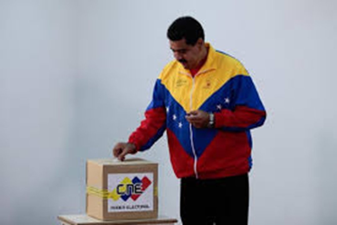 sanmartinhugo's tweet photo. Nos hemos obsesionado con las elecciones como la única forma imaginable de gobierno democrático. Las elecciones no son el símbolo de la democracia. Lis dictadores hacen y votan en elecciones. Existen mejores métodos democráticos #democraciaxsorteo https://t.co/oBX3xwL4LT