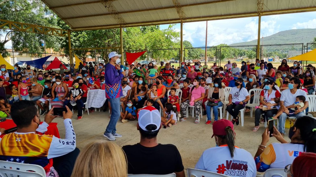 LuisJonasReyes's tweet photo. Producto de la asamblea sostenida en la comunidad de la Viereña, activamos el plan de acción inmediata y comenzamos la ejecución de obras a pocas horas de escuchar a nuestro pueblo. Estamos mandando obedeciendo al pueblo y mostrando con eficiencia una gestión humana y capaz https://t.co/r6IPuFaGJ6