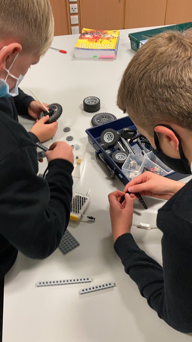 1R2 working on the Hydrogen Fuel Cell challenge #cop26 #renewables