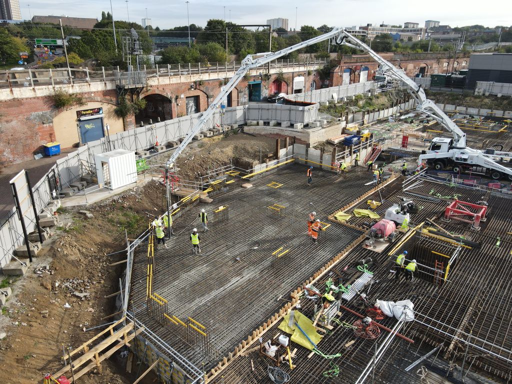 HowardCivilEng's tweet photo. Wow! Earlier today we poured an impressive 420 cubic metres of C60 concrete to form the reinforced concrete basement at Phoenix, a new scheme of 367 luxury apartments in the centre of Leeds. Read more on this project: https://t.co/Lv1Ldk8daa @TorsionGroup https://t.co/naInn1aIru