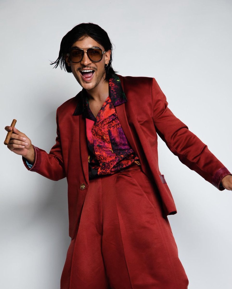 AfricanFashFndn's tweet image. Birthed from the collaborative effort between #ViviersStudio and #DieselSA, pieces with structured silhouettes and bold colours are used to convey the message of what #ViviersStudio is known for, weaving a paradox between clichéd notions of masculinity and femininity.