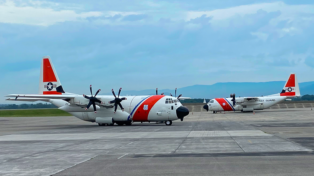 SignatureFBO's tweet photo. It's not every day our Signature Roanoke Blacksburg Regional Airport team is able to welcome two beautiful #C130 @USCG aircrafts. Thank you to our male and female U.S. service members for their service. ๐บ๐ธ #signatureflight #C130Hercules #coastguard #uscoastguard @flyROA https://t.co/KZu61tY0I3