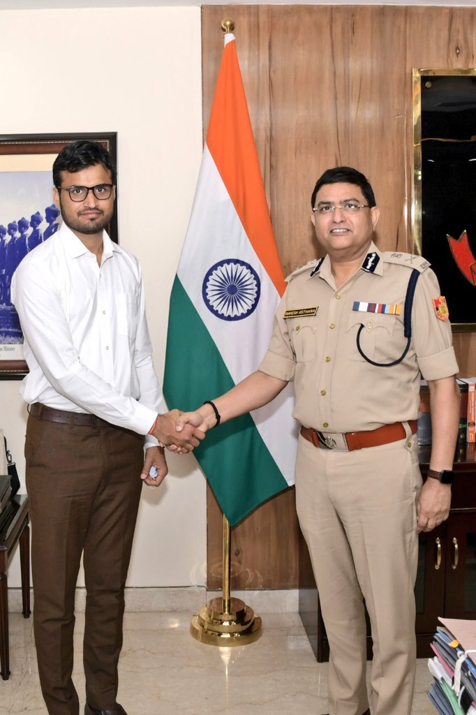 Congratulations to Nitin, son of ASI Vinay Kumar of CrimeBranch #DelhiPolice on his success in civil services exam with AIR 363. Nitin studied in Delhi Police Public School, one of our best ventures for quality education of wards of personnel, before doing BTech from DTU.