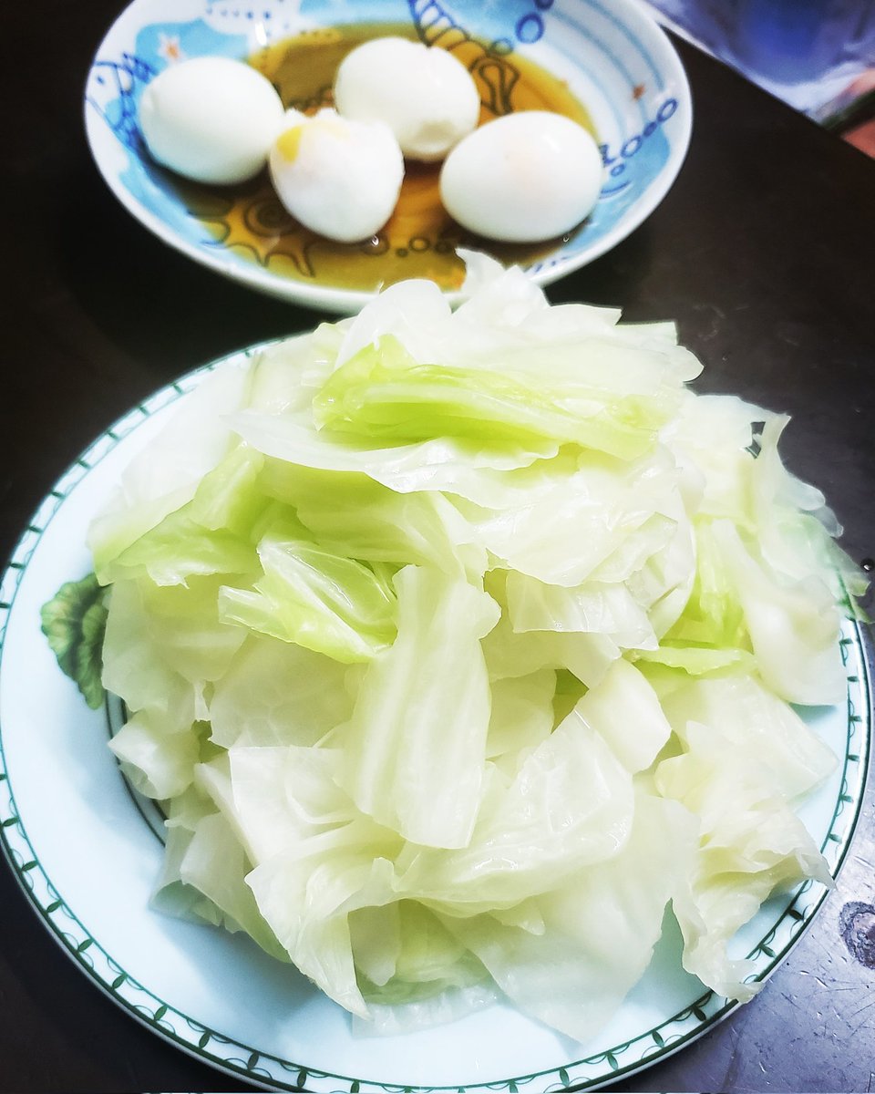 ntvblog's tweet photo. Bữa trưa đơn giản #boiledcabbage #bắpcảiluộc #bapcailuoc #bapcai #bắpcải #cabbage #cabbages #boiledegg #boiledeggdiet #boiledegg #malabarspinach #malabarspinachsoup #canhraumồngtơi #clamssoup #clamsoup #canhnghêu #canhngheu #ceylonspinach https://t.co/jC8r6SaF4P