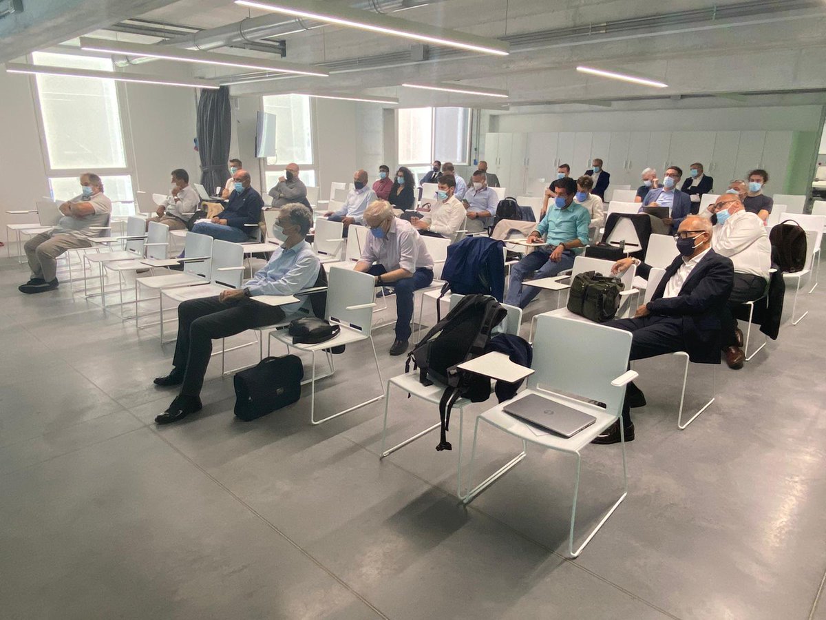 Leonardo_IT's tweet photo. Prende il via a #Bologna, presso la sede di BI-REX, una due giorni tra la società bolognese e #Leonardo Graphene Community con l'obiettivo di mettere insieme persone, idee e competenze per riuscire a immaginare una nuova generazione di sensori basati sulle proprietà del grafene https://t.co/1KssVqV88c