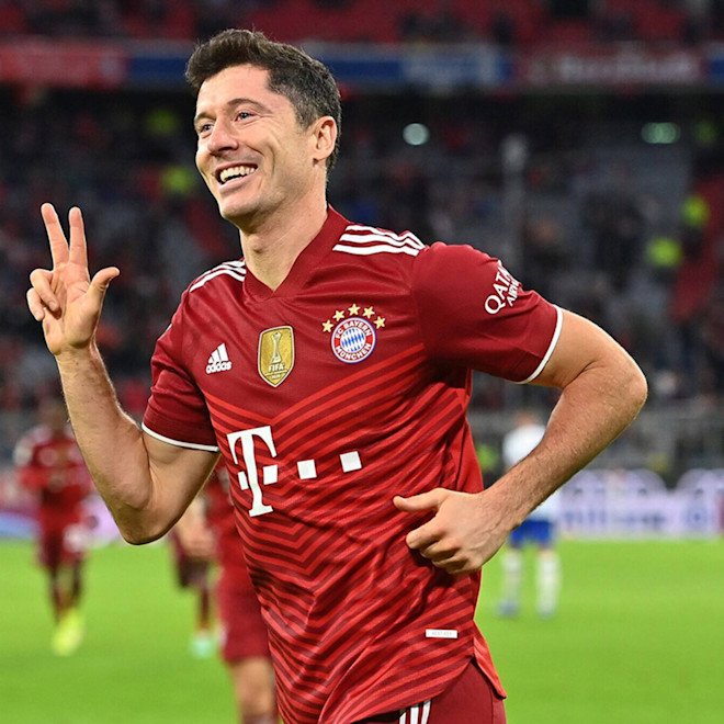 SurpriseShirts's tweet photo. Another night of huge games in the #UCL Champions League tonight, so we're going to giveaway a Surprise Shirts Mystery Box ⚽️📦👕 #CR7 #FCBayern #FCBarcelona #CFC #MUFC 

👇 How to enter:
♻️ Retweet
✅ Follow us!

That's it! 🤝🔥 https://t.co/RvqQsgzrV4