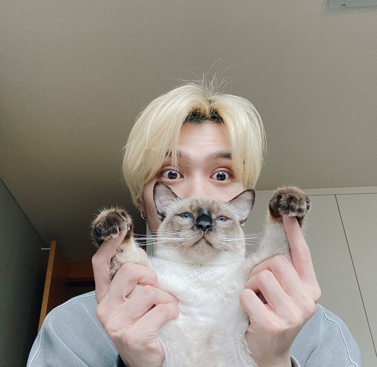 JaemicNa's tweet photo. selamat habede maap telat ya der ehe 😻😍

#DinnerWithWayZenNi 
#HAPPYHENDERYDAY
#CharmingPrinceHenderyDay
#앞으로도_헨드리랑_같은_달을_볼게 https://t.co/QZOBPyPzhw