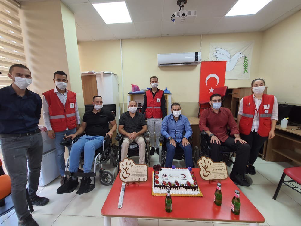 RousolTeam's tweet photo. تتقدم منظمة رُسل لذوي الإعاقة
بالشكر الجزيل 
للهلال الأحمر التركي ( @Kizilay @KizilayTM ) وذلك تقديراً لجهودهم المبذولة والمساهمة بدعم فريق رُسل الرياضي لكرة السلة على الكراسي المتحركة . https://t.co/KFsgbzSWxw