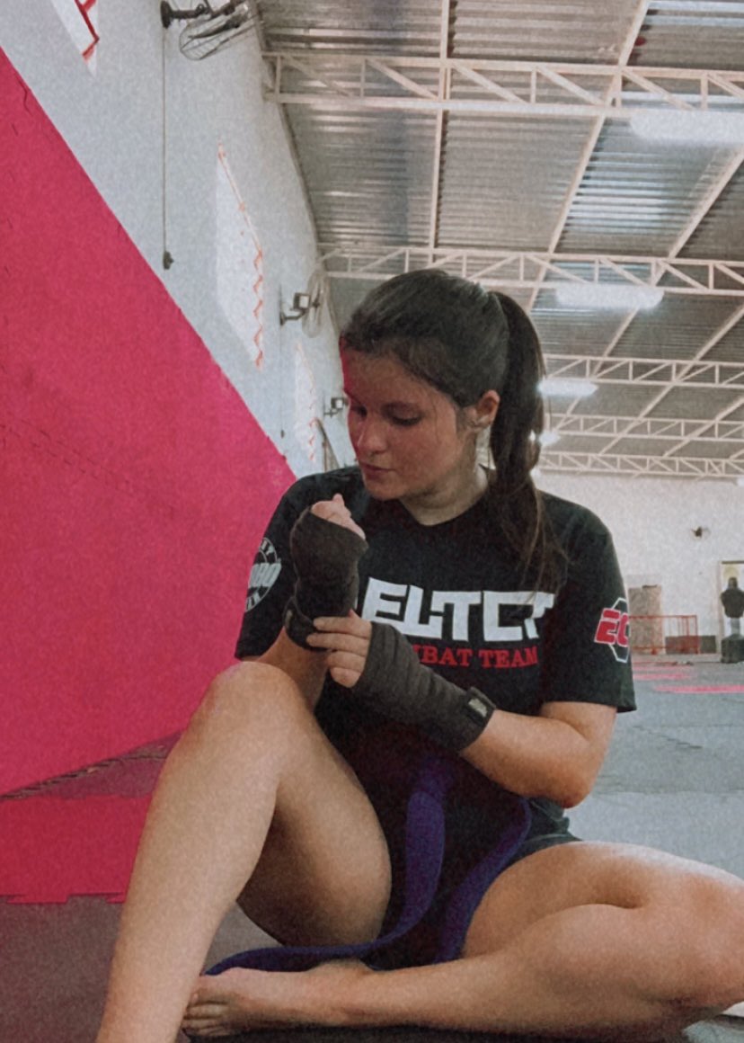 Raisa_Faria's tweet photo. Mulheres que treinam 🥊
#cbkb #ufc #kickboxing https://t.co/YCPiuNFYrb