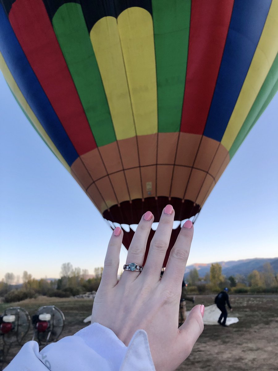 Connor and I got engaged this weekend and celebrated with a hot air balloon ride! 💍 Thanks to all those who sent such kind messages 🥰