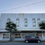 何の変哲もない建物かと思いきや…？こんなうっっっすい建物あるの!？