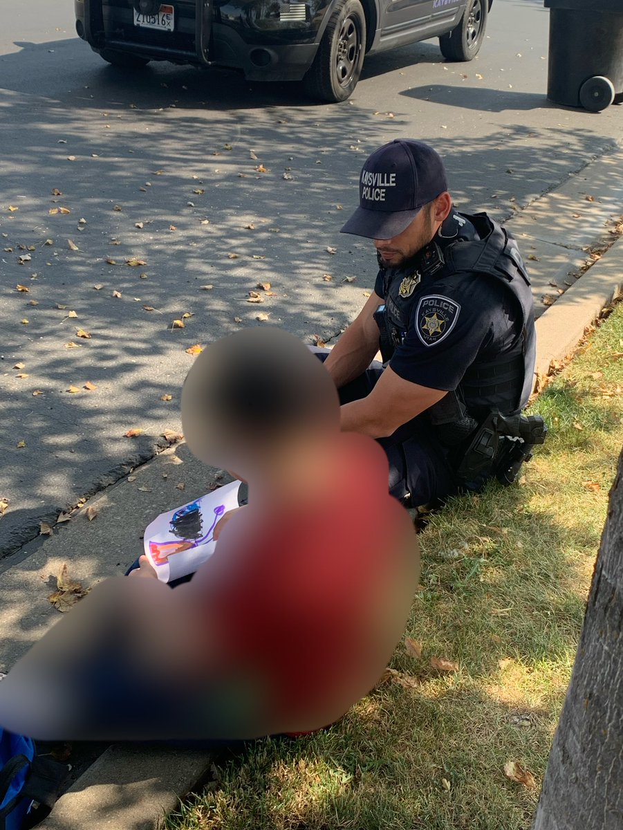 KaysvillePolice's tweet photo. Yesterday we got called to assist a child who was having a bad day. Officer Delos Santos sat down with the child and began talking to him about art. He quickly got excited and pulled a picture out of his backpack to show Officer Delos Santos. https://t.co/Kuvoh4bymN
