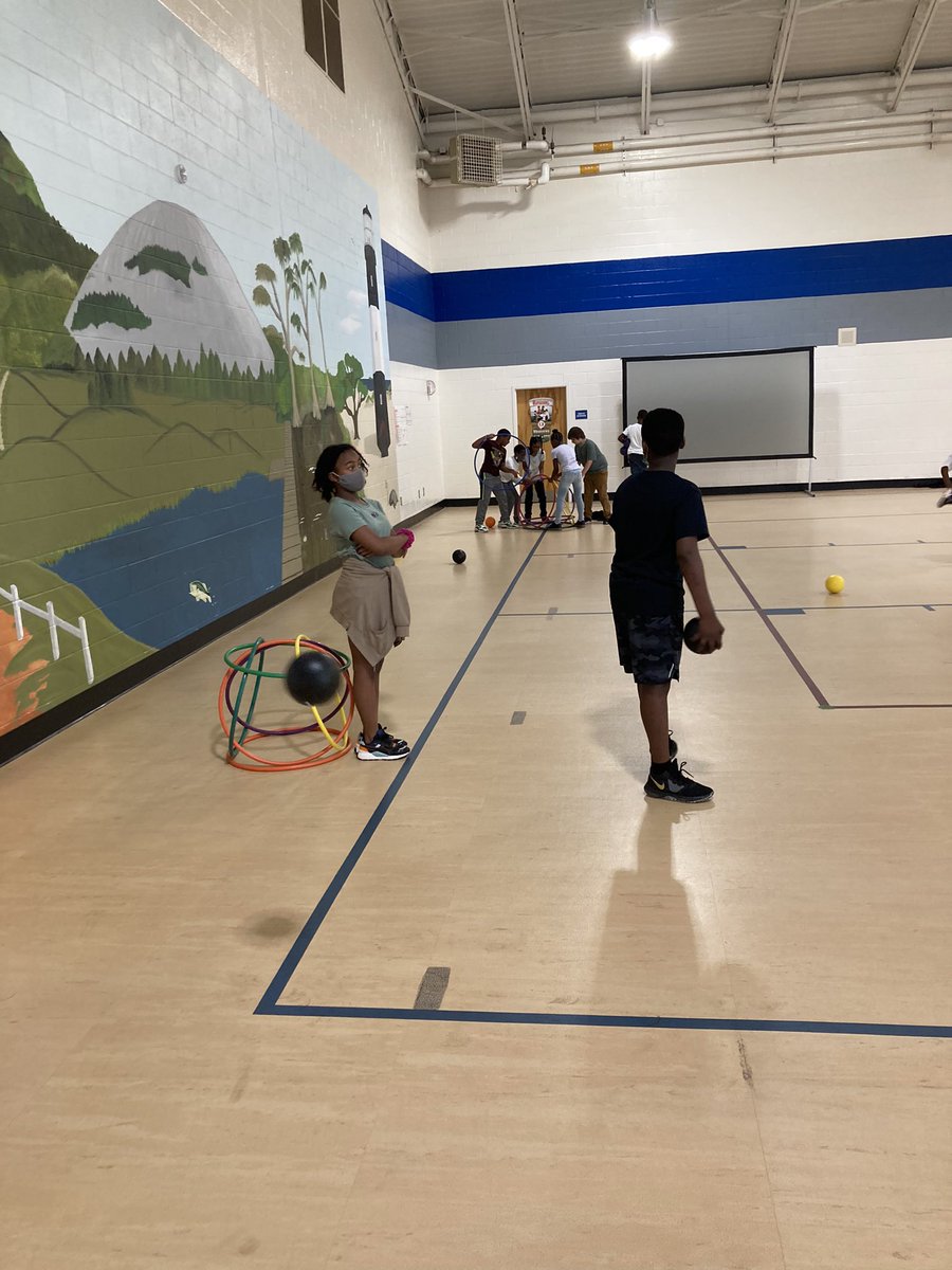 FlippenPECoach's tweet photo. Teamwork and Cooperation games at Flippen Elementary with the 5th Graders. @FLE_HCS@HenryCountyBOE#FlippenFabulous#FlippenPride https://t.co/bqqVHbeMxB