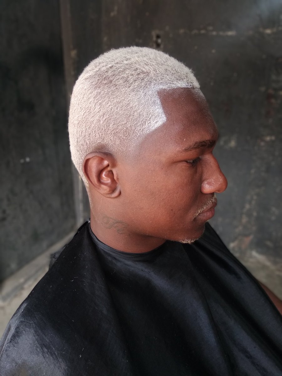 tiago_beni's tweet photo. Taper Fade descolorido.
#tiagobeni https://t.co/6M8ysnn71k