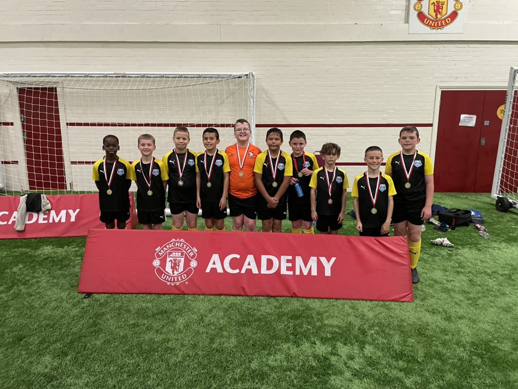 MRPASportAndPe's tweet photo. Huge well done to our Yr6 football team who won the Man United competition at the cliff this afternoon! The team managed themselves without involvement from the teachers and were amazing! Well done boys! @tamesidessp @donal9554 @MRPA_Home @mrsTMRPA https://t.co/3fPJvYkm5N