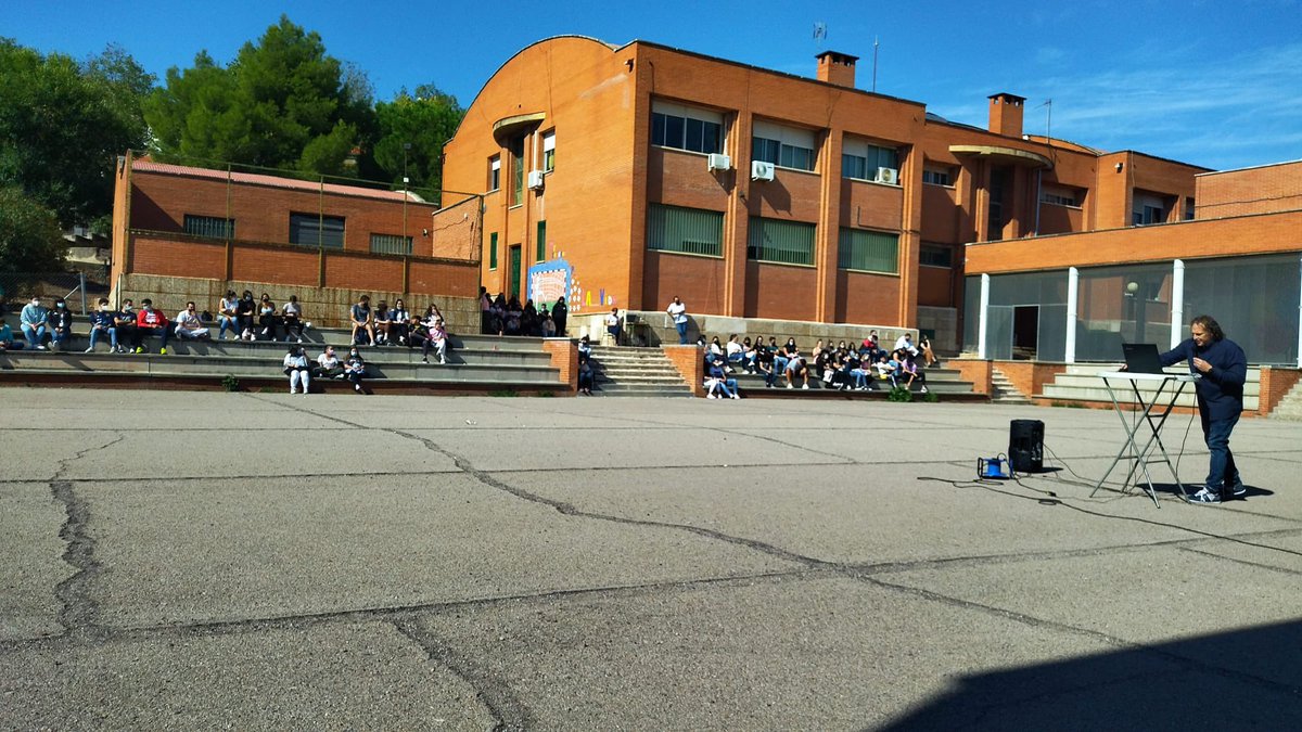 aula_vinci's tweet photo. Cuánto hemos disfrutado con la #charla #CREERyEMPRENDER que nos ha dado Fernando Romero de @IntemoCoaching. Nuestros alumnos @iesleonardo @educajccm @apesclm  #apes_clm #Motivation #puertollano https://t.co/1hLK8DG8IV