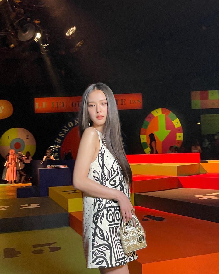 BBU_BLACKPINK's tweet photo. #JISOO at @Dior’s Spring-Summer 2022 Show! 

JISOO AT DIOR SHOW
#JISOO_DiorParisFW @BLACKPINK https://t.co/KMcrU2VhXr