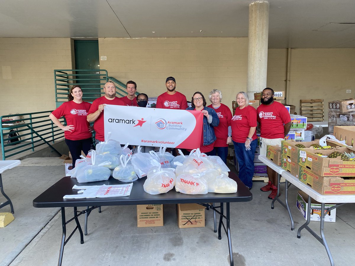 GladdenHouse's tweet image. It’s our last @mofcollective produce giveaway of the season! Each visitor will get a free reusable bag! Thanks to @Aramark Building Community for supporting this as part of their #ABCDay! Come and join us today!