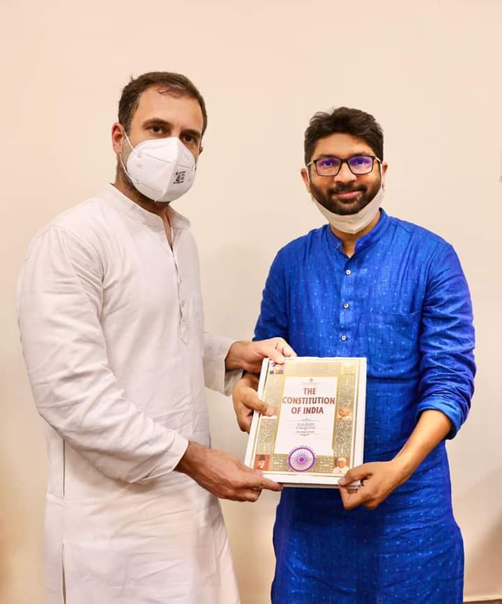 Shri Rahul Gandhi with Shri Jignesh Mevani & Shri Kanhaiya Kumar kumar at the AICC headquarters.

Our ancestors fought fearlessly to save the idea of India. We will stand together - united & fearless - to do the same.  

#RahulGandhi #Congress #KanhaiyaKumar #JigneshMewani