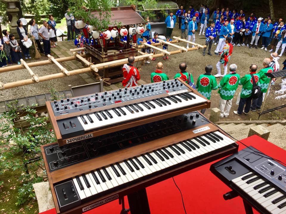 tenchigaraku's tweet image. 【令和三年10月24日 秋大祭】
吉川八幡神社は言わずと知れた電子神社⛩
小室哲哉さんの名曲もTMNからglobeも含めてカヴァーライブをします❗️
もちろん参加も大歓迎です。

#sequential #sequentialcircuit #Prophet5 #Prophet #Prophet6 #Prophet #Prophet600 #synthesizer #TMN #FANKS #globe