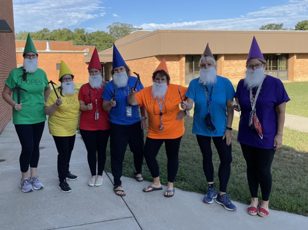 Rae Clune (@clunerae) on Twitter photo 