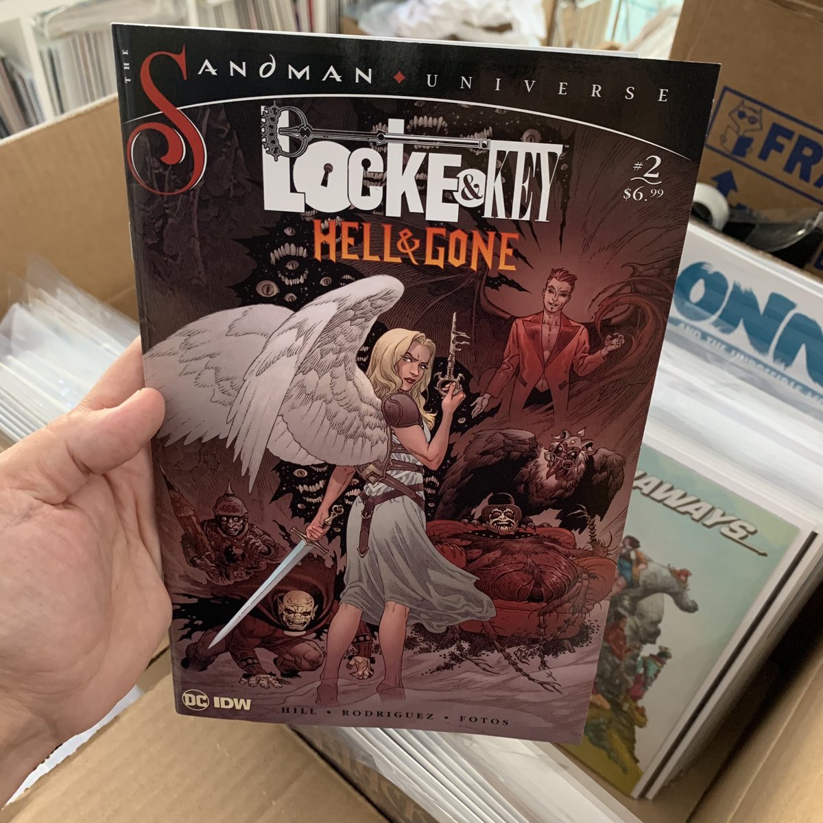 radar_comics's tweet photo. Novedades semanales de @DCComics @IDWPublishing: Locke and Key Sandman Universe Hell and Gone #2 @joe_hill @GR_comics
https://t.co/oqCeJsKuvv
#LockeandKey #Sandman #HellandGone https://t.co/mXAvkeoslY