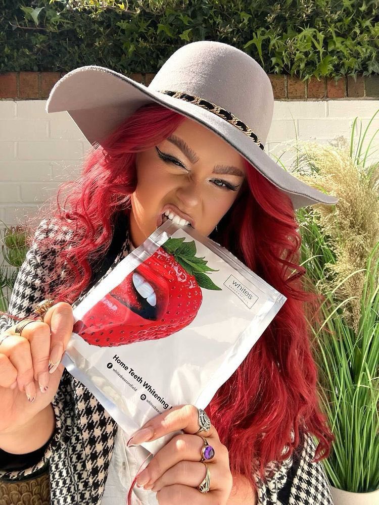 WhitesBeaco's tweet photo. When you colour co-ordinate with your teeth whitening kit 🍓😆 #Twinning #KeepSmiling #StyleAndSmile https://t.co/81bYdDPibL