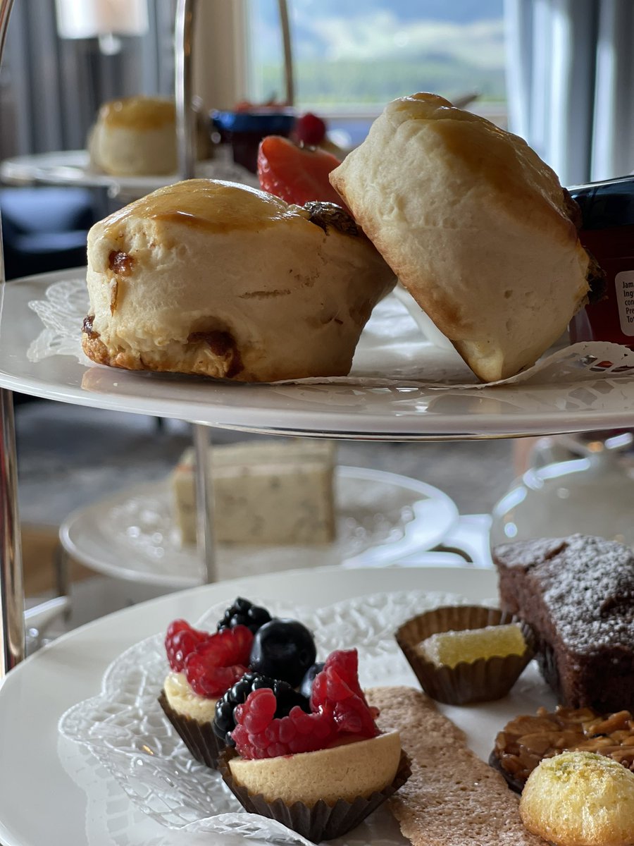 silentmauvie's tweet photo. …afternoon tea @Kronenhof - best way to spend the afternoon #ilike https://t.co/syrBmcuN5o