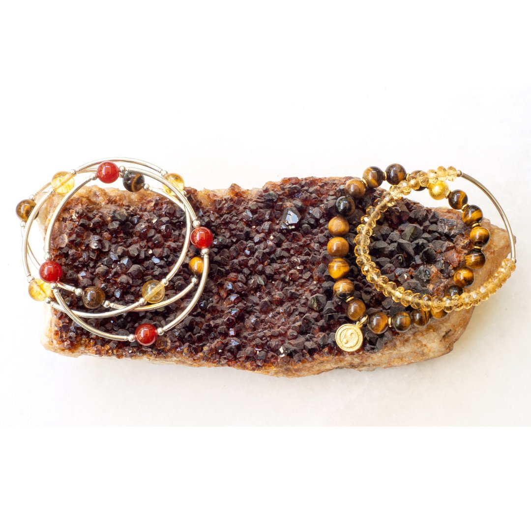 Fall Colors 🍁🍂

#carnelian #citrine #tigerseye #tigereye #autumnleaves #fallcolors #gemstonejewelry #jewelrywithapurpose #madeasintended