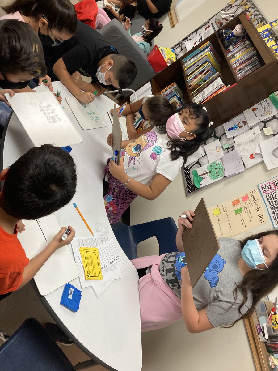 Students teaching and leading students! ⭐️ One of the best ways to learn! ⭐️⁦<a href="/BluebonnetLions/">Bluebonnet Elementary School</a>⁩ #bbproud #whatastudent