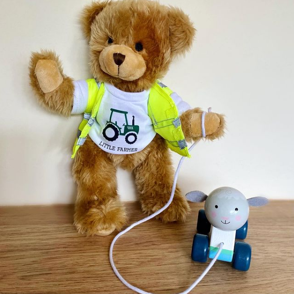 @worzalandsquidge  collect and provide a range of farmyard themed toys - Charles here is introducing a pull along sheep toy. Adorable!

worzalandsquidge.co.uk
Worzal&amp;Squidge 
#woodentoys #farmyard #childrenstoys #littlefarmer