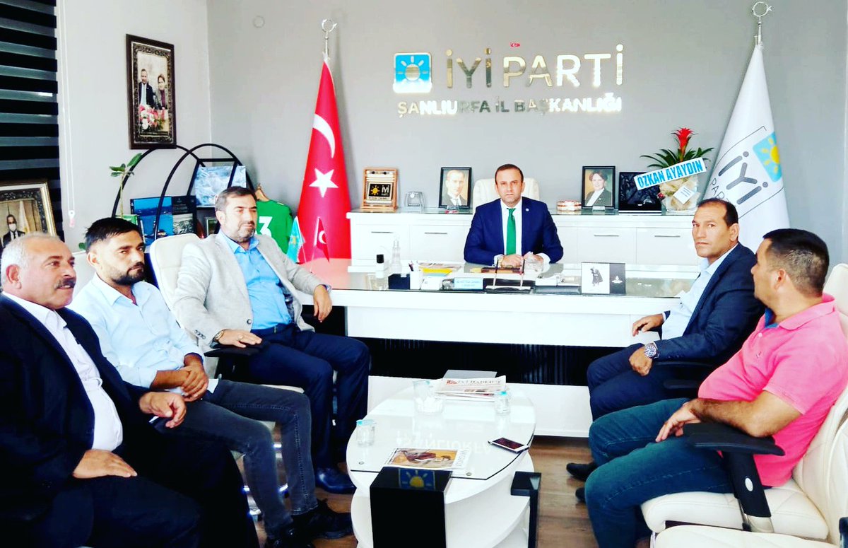 FedaiCakmakl's tweet photo. Eyübiyye ilçe Mihraplı mahalle eşraf'larından Mehmet, Salih ve Ö.Faruk Aslan kardeşlerimiz il başkanlığına gelip en az 100 üye sözü verip İYİ parti'ye üye oldular. 
Bizlere bu desteği veren tüm İYİ insanlara selam olsun.
Şanlıurfa İYİ olacak 
#TürkiyeİYİolacak https://t.co/58HPuxFUyh