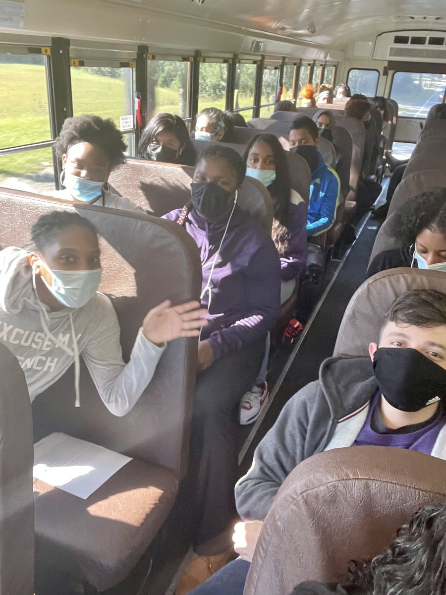 AprilHamiltonW1's tweet photo. SAH headed to the Rock the Vote Pep Rally @PrincipalFord @AP_PBRAZIEL @APSESOL @APSsatlanta https://t.co/6PBKLP35xB